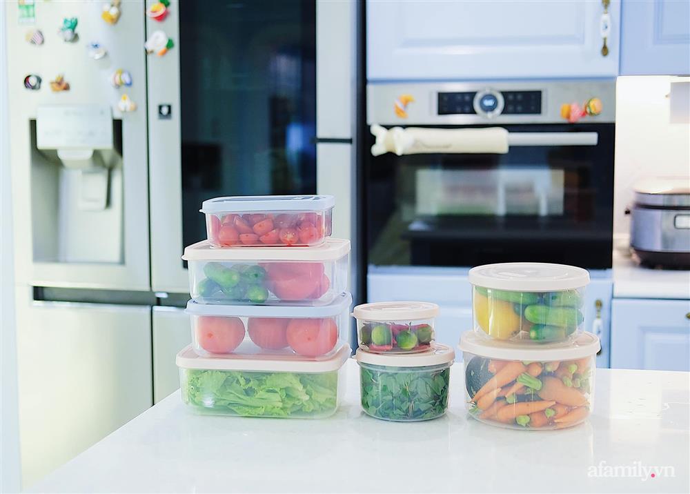 Căn bếp màu xanh yên bình, sang trọng với đủ thiết bị hiện đại của mẹ trẻ xinh đẹp Sài Thành-8