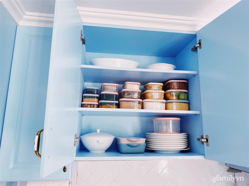 Căn bếp màu xanh yên bình, sang trọng với đủ thiết bị hiện đại của mẹ trẻ xinh đẹp Sài Thành-10