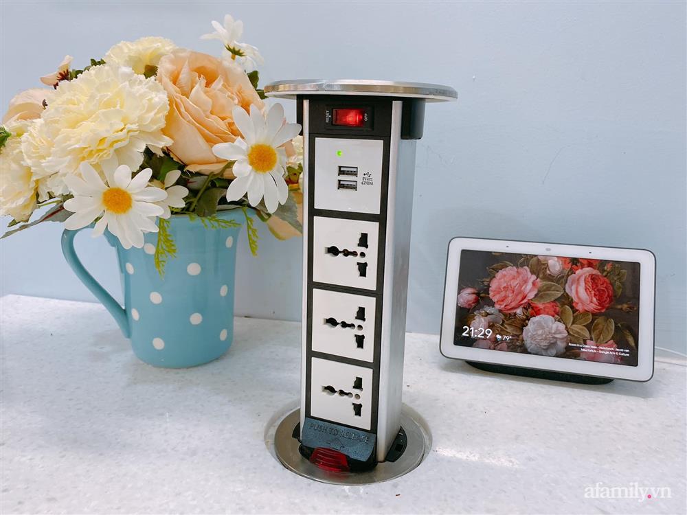 Căn bếp màu xanh yên bình, sang trọng với đủ thiết bị hiện đại của mẹ trẻ xinh đẹp Sài Thành-13