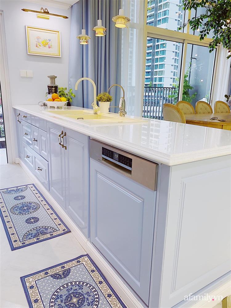 Căn bếp màu xanh yên bình, sang trọng với đủ thiết bị hiện đại của mẹ trẻ xinh đẹp Sài Thành-14