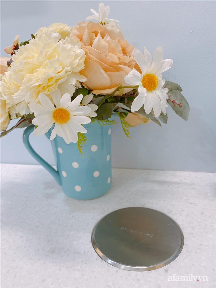 Căn bếp màu xanh yên bình, sang trọng với đủ thiết bị hiện đại của mẹ trẻ xinh đẹp Sài Thành-15