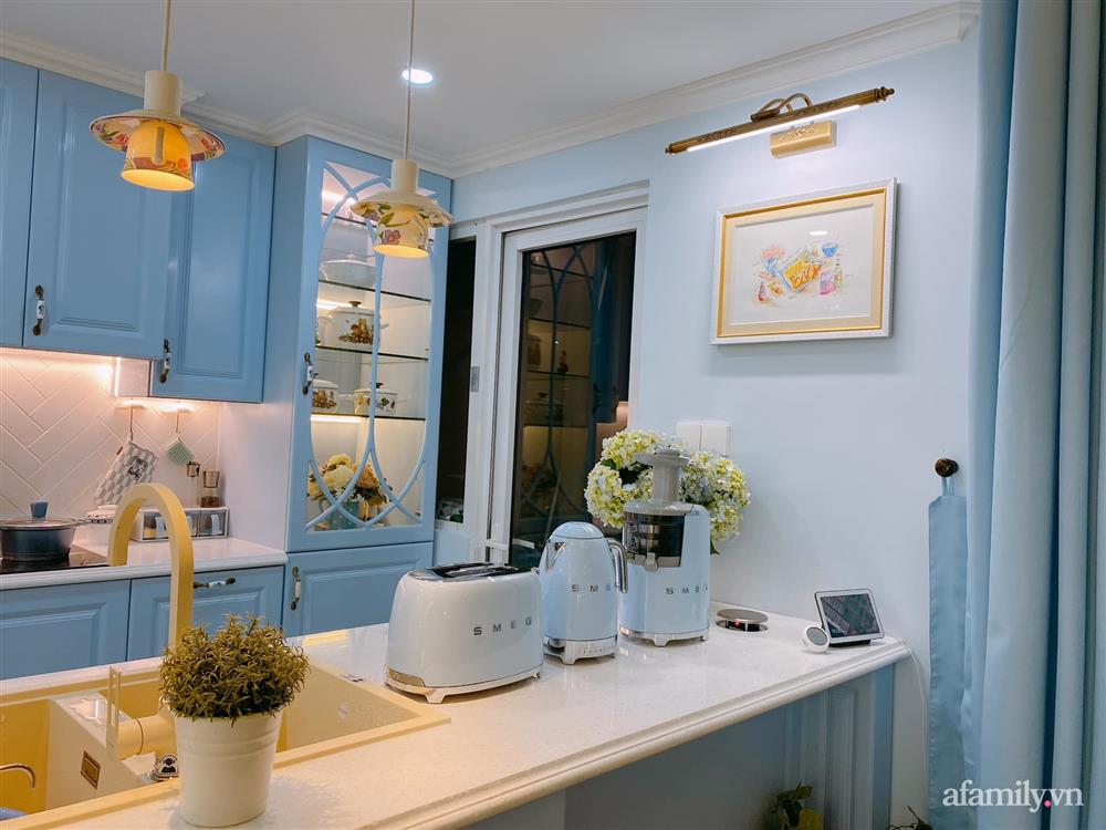 Căn bếp màu xanh yên bình, sang trọng với đủ thiết bị hiện đại của mẹ trẻ xinh đẹp Sài Thành-17