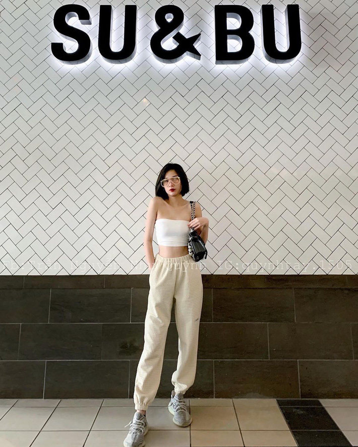 Đâu phải có mình Ngọc Trinh tự tin mặc bra top đi shopping, con gái Việt giờ ra đường cũng sexy và táo bạo chẳng kém cạnh-5