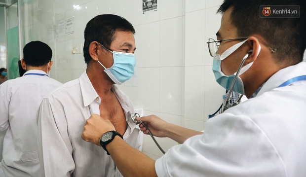 Cận cảnh những mũi tiêm vaccine Covid-19 của Việt Nam cho người dân Long An-5
