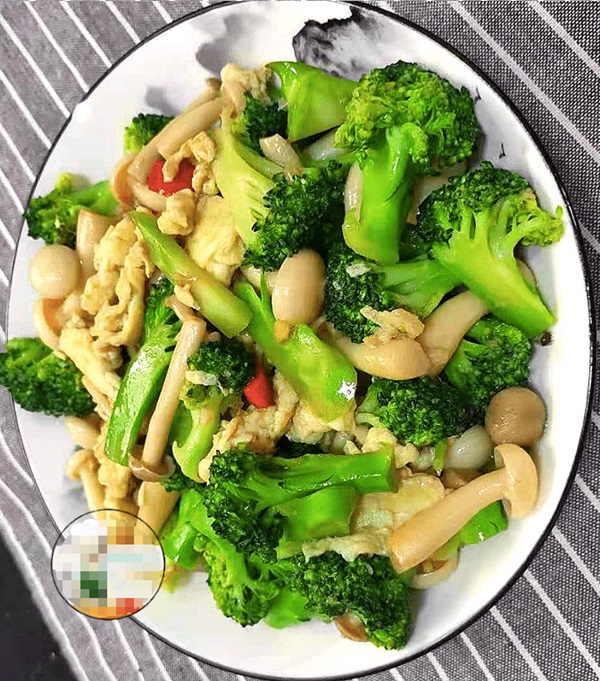 Cả Tết ăn súp lơ tưởng đã chán, nhưng nếu được xào với thứ này vẫn cực ngon, chỉ muốn thưởng thức mãi-13