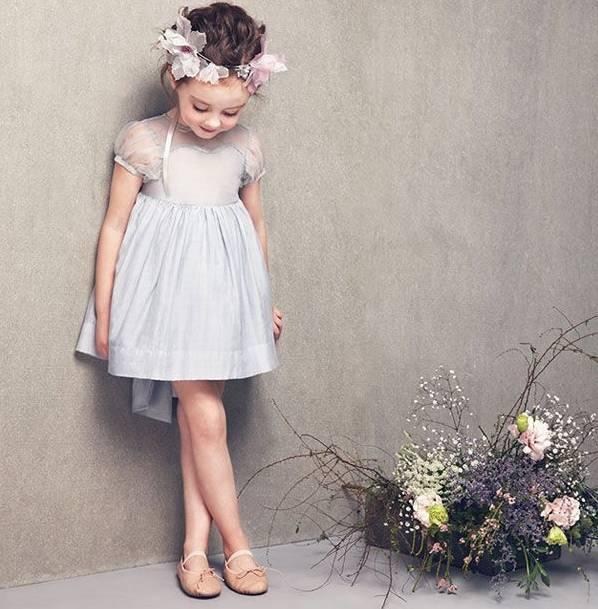 Bé gái 7 tuổi bị bạn bè tẩy chay vì mặc đồ sang chảnh, người mẹ bừng tỉnh sở thích của mình đã tổn hại đến con-4