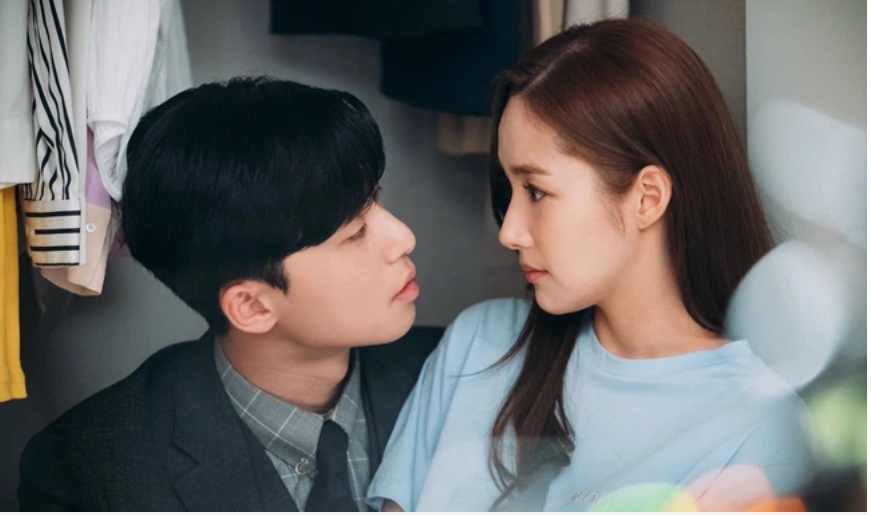 Khi đang cúng rằm tháng Giêng thì phát hiện chồng nằm trong phòng khóc thút thít, tôi gặng hỏi mới biết được chuyện sốc óc-1