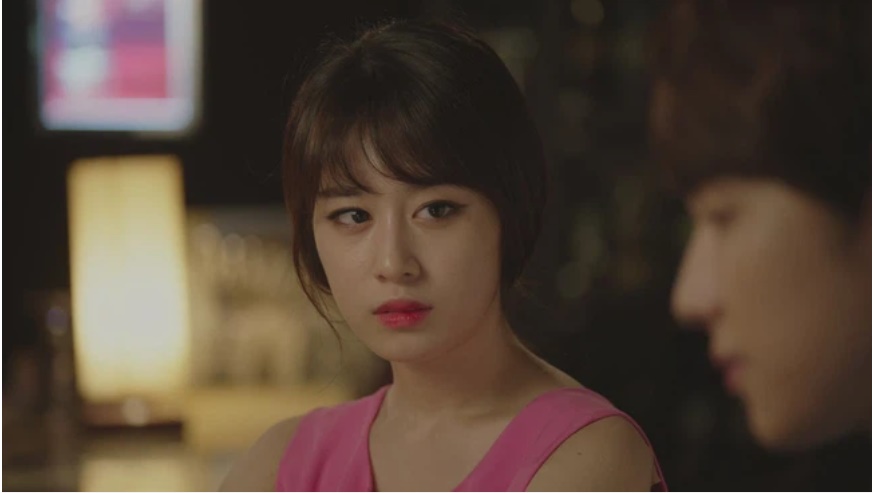 Khi đang cúng rằm tháng Giêng thì phát hiện chồng nằm trong phòng khóc thút thít, tôi gặng hỏi mới biết được chuyện sốc óc-2