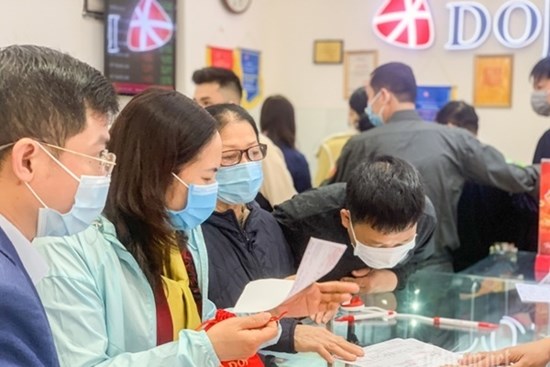 Giá vàng hôm nay 27/2: Mất niềm tin khi vàng xuống thấp