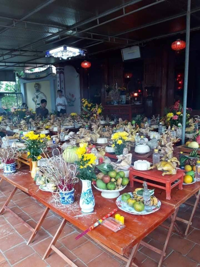 Chóng mặt với ảnh hàng chục con gà nằm xếp hàng chờ cúng Rằm tháng Giêng của một dòng họ, chị em bảo nhau thử thách làm dâu thế này chắc là thua”-1