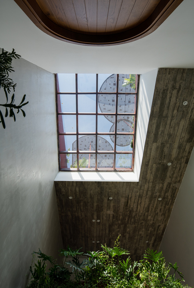 Thương mẹ 30 năm ở nhà xuống cấp, con gái xây tặng ngôi nhà ngoài đóng, trong mở cực độc ở Sài Gòn-7