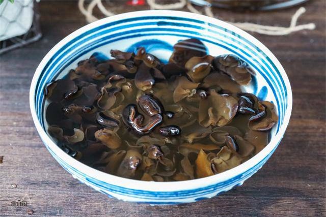 Ngâm mộc nhĩ kiểu này chẳng khác gì tạo ra thuốc độc, thậm chí còn sinh chất gây ung thư hạng nhất cho cơ thể-2