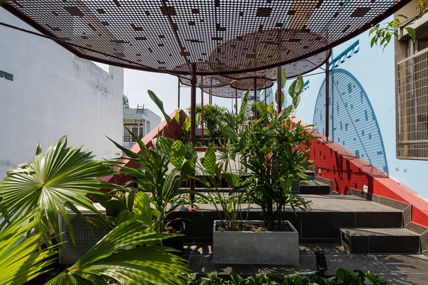 Thương mẹ 30 năm ở nhà xuống cấp, con gái xây tặng ngôi nhà ngoài đóng, trong mở cực độc ở Sài Gòn-11