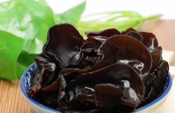 Ngâm mộc nhĩ kiểu này chẳng khác gì tạo ra thuốc độc, thậm chí còn sinh chất gây ung thư hạng nhất cho cơ thể-4