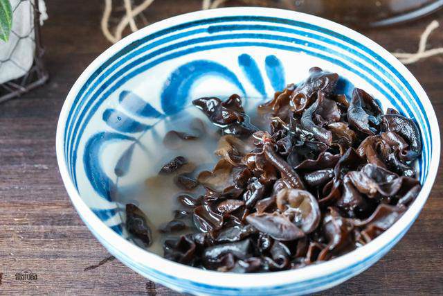 Ngâm mộc nhĩ kiểu này chẳng khác gì tạo ra thuốc độc, thậm chí còn sinh chất gây ung thư hạng nhất cho cơ thể-5