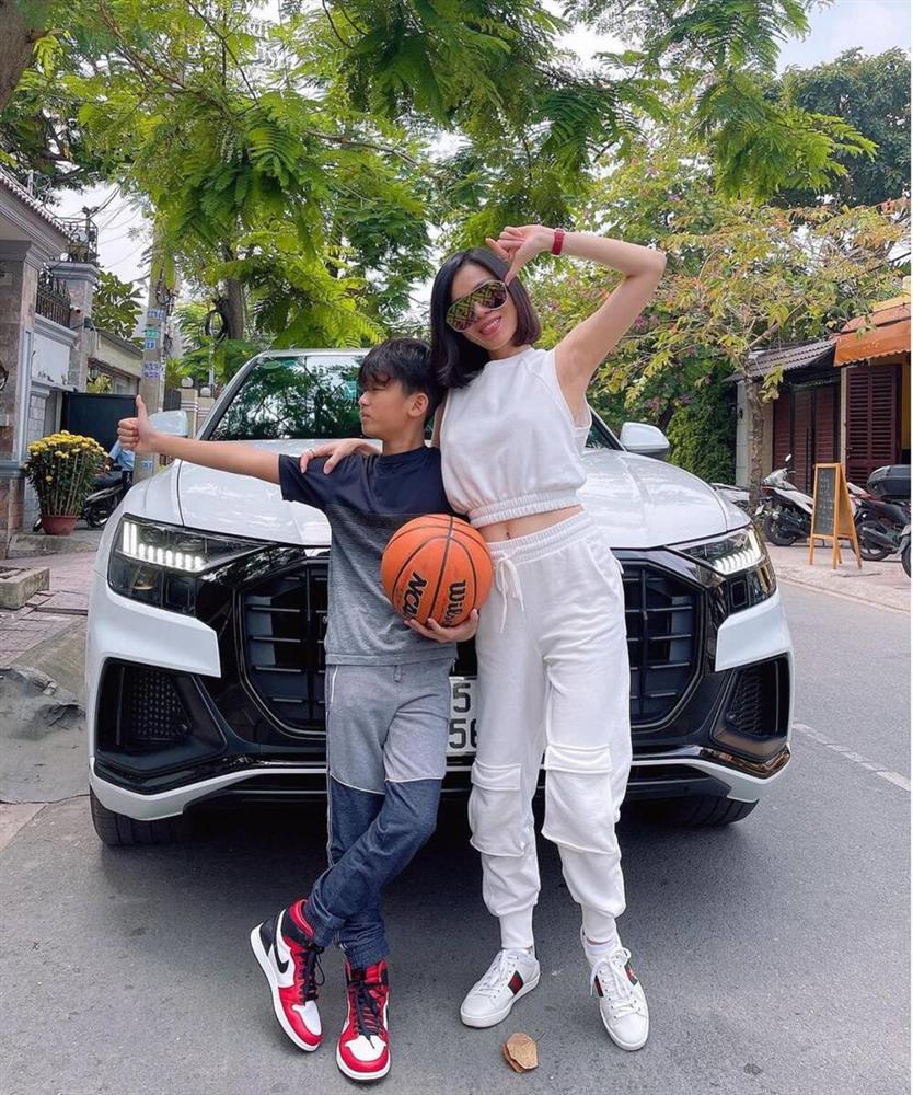 Mẹ chăm kỹ đến mức 6 tuổi vẫn đút cơm, con trai Lệ Quyên giờ 10 tuổi trổ mã lớn phổng phao, nhìn ảnh đoán ngay ra bí quyết-6