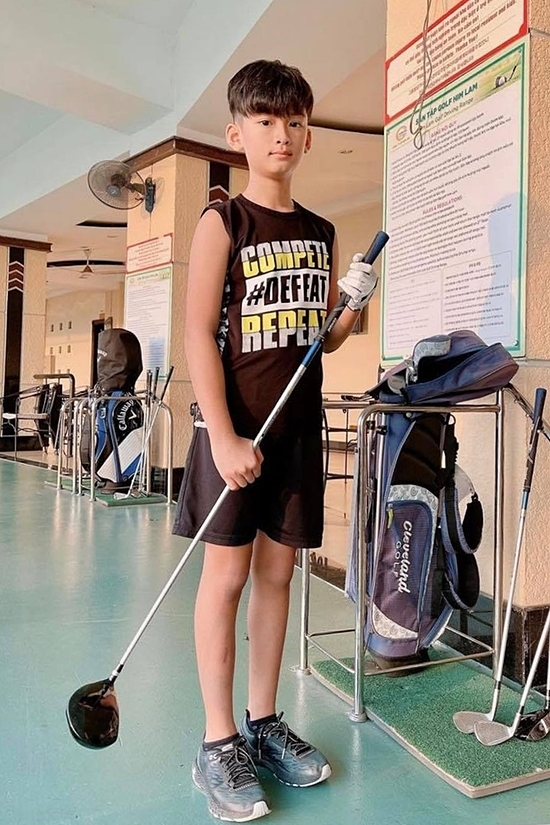 Mẹ chăm kỹ đến mức 6 tuổi vẫn đút cơm, con trai Lệ Quyên giờ 10 tuổi trổ mã lớn phổng phao, nhìn ảnh đoán ngay ra bí quyết-8