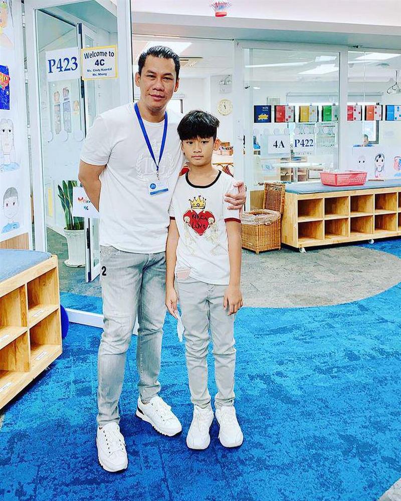 Mẹ chăm kỹ đến mức 6 tuổi vẫn đút cơm, con trai Lệ Quyên giờ 10 tuổi trổ mã lớn phổng phao, nhìn ảnh đoán ngay ra bí quyết-10