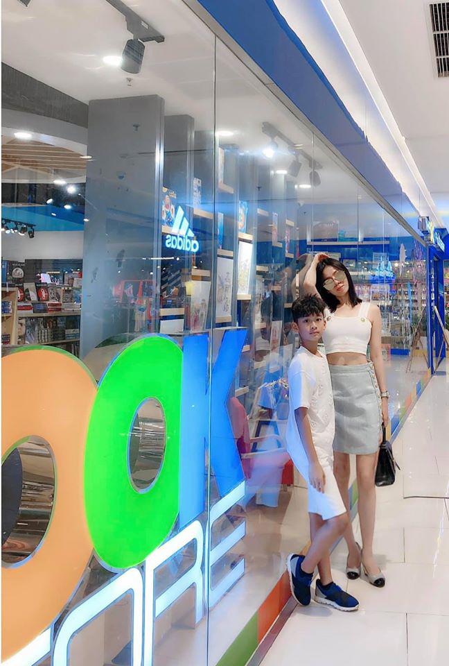 Mẹ chăm kỹ đến mức 6 tuổi vẫn đút cơm, con trai Lệ Quyên giờ 10 tuổi trổ mã lớn phổng phao, nhìn ảnh đoán ngay ra bí quyết-13