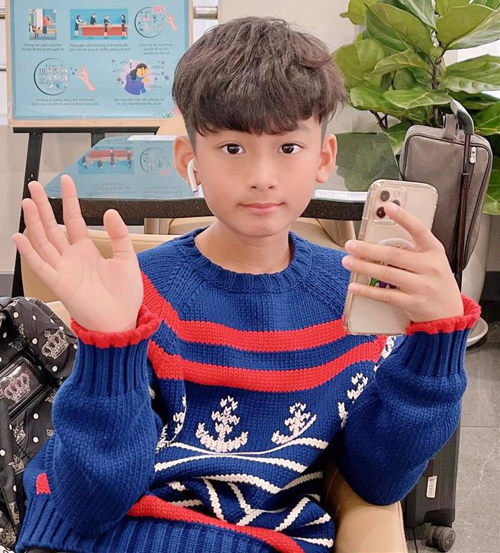 Mẹ chăm kỹ đến mức 6 tuổi vẫn đút cơm, con trai Lệ Quyên giờ 10 tuổi trổ mã lớn phổng phao, nhìn ảnh đoán ngay ra bí quyết-17