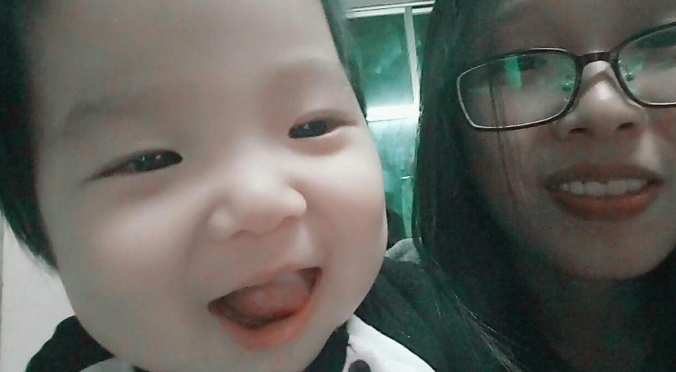 Thấy con thích lè lưỡi mẹ tưởng bình thường đến khi bác sĩ chỉ ra bệnh lý nguy hiểm gia đình mới tá hỏa đi chạy chữa-3