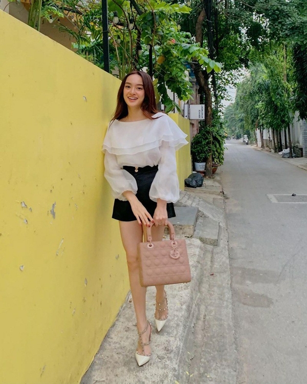 Học sao Việt diện đồ đen trắng vừa đơn giản lại trendy-1