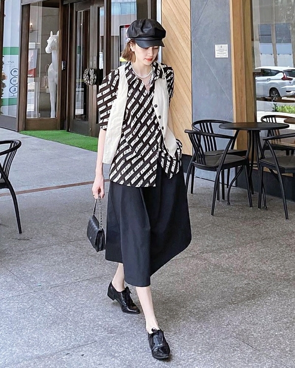 Học sao Việt diện đồ đen trắng vừa đơn giản lại trendy-3