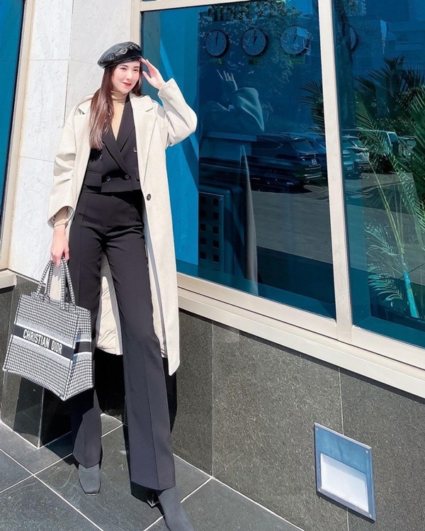 Học sao Việt diện đồ đen trắng vừa đơn giản lại trendy-9