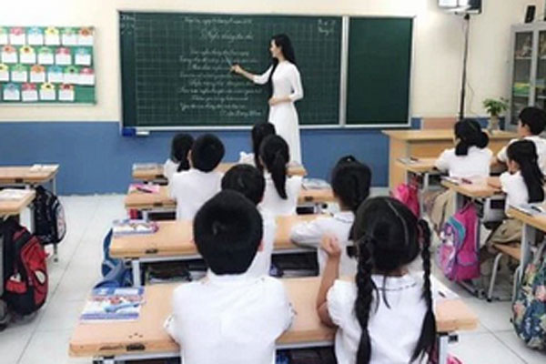 Từ tháng 3, quy định mới về cách xếp lương cho giáo viên chính thức có hiệu lực, các mức tính như sau-1