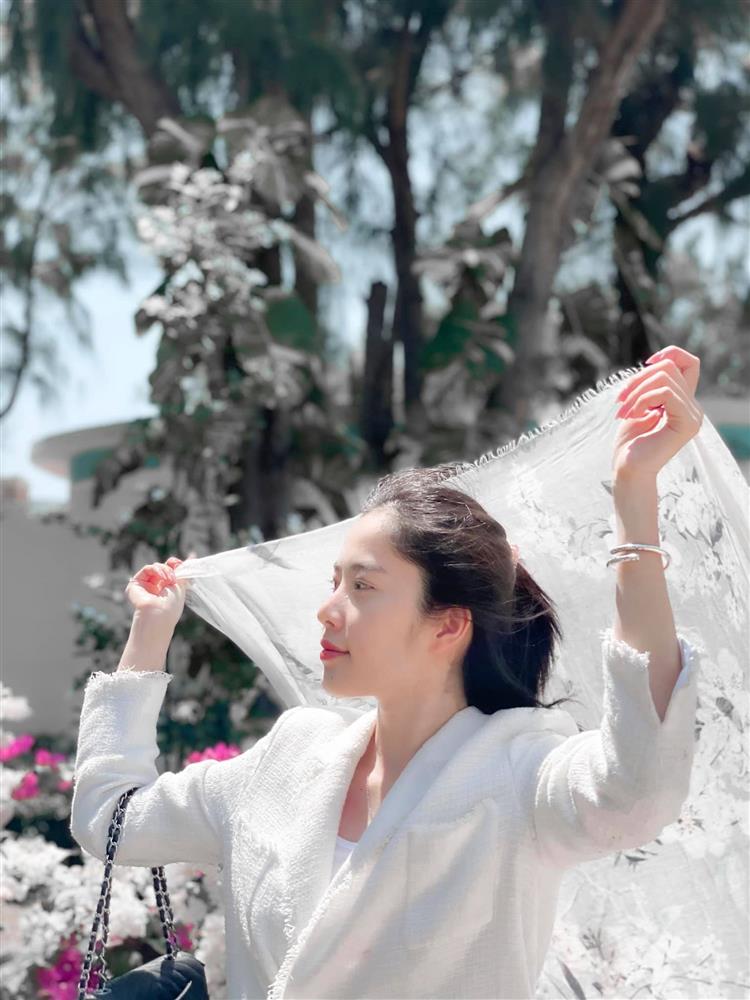 Bông hậu ồn ào nhất Vbiz, Nam Em lột xác với street style đẹp quên sầu khiến dân tình phải ngỡ ngàng-1