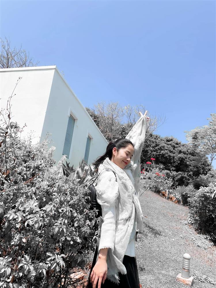 Bông hậu ồn ào nhất Vbiz, Nam Em lột xác với street style đẹp quên sầu khiến dân tình phải ngỡ ngàng-2