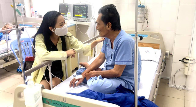 Hình ảnh mới nhất của diễn viên Thương Tín: Sức khỏe đã ổn, có thể ngồi ăn và nói chuyện được-2