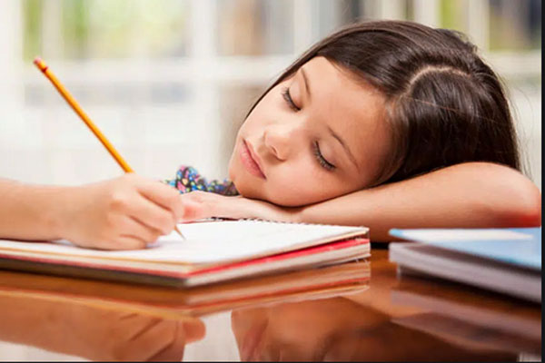 Mẹ than buồn nẫu ruột vì cả học kỳ mà con vẫn viết chữ quá xấu, ai ngờ nhận loạt hình ảnh đồng cảm, ảnh cuối đúng thật dễ sang chấn tâm lý-8