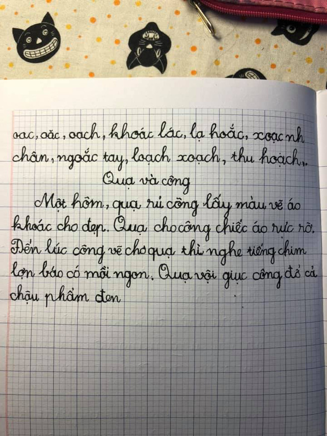 Mẹ than buồn nẫu ruột vì cả học kỳ mà con vẫn viết chữ quá xấu, ai ngờ nhận loạt hình ảnh đồng cảm, ảnh cuối đúng thật dễ sang chấn tâm lý-1