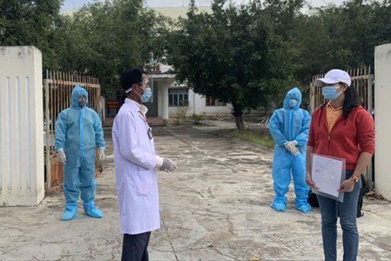 Bệnh nhân đầu tiên mắc Covid-19 ở Gia Lai tái dương tính, gấp rút đưa chồng và con đi cách ly