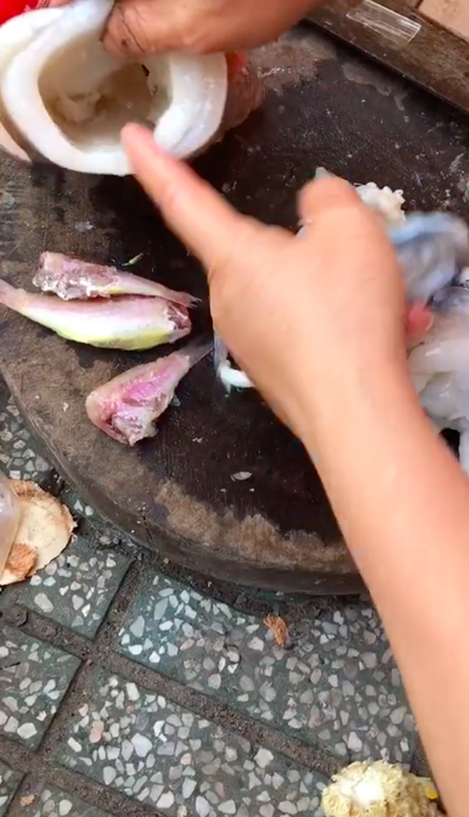 Mua mực ở Vũng Tàu, cô gái tố bị người bán lừa với mánh khoé siêu tinh vi, dân mạng thì nổ ra tranh cãi bởi chi tiết này-3