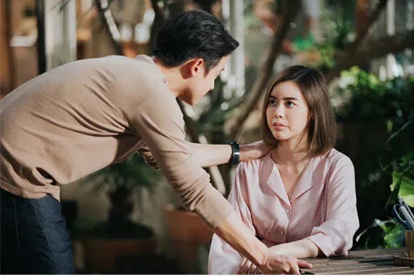 Chồng bỏ vợ mới sinh ở nhà đi nhậu đến khuya, vừa về đã lĩnh trọn cái tát từ nhân vật đặc biệt, lời lẽ đanh thép của đối phương khiến anh choáng váng sợ hãi-3