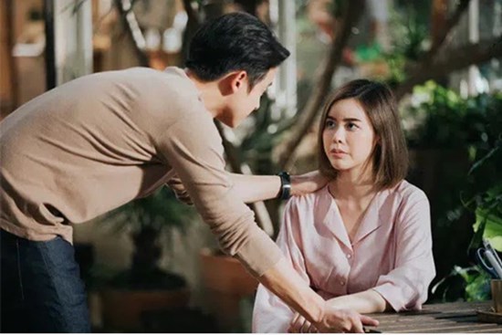 Rước nhân tình về rồi đuổi vợ ''không biết đẻ'' ra khỏi nhà, gã chồng bội bạc nhận cái kết đắng ngắt chỉ sau vài tháng