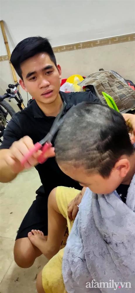 Con trai nghịch dại lấy kéo tự cắt một mảng tóc, bố liền ra tay kèm lời nhắn: Yên tâm để bố sửa cho và cái kết khiến tình phụ tử rạn nứt-2