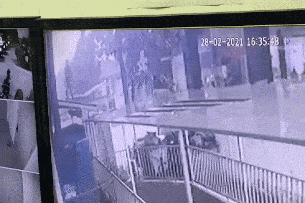 Nhà 2 tầng ở Sài Gòn bốc cháy, 2 nữ sinh viên thoát nạn nhờ tiếng đập cửa của tài xế Grab-4
