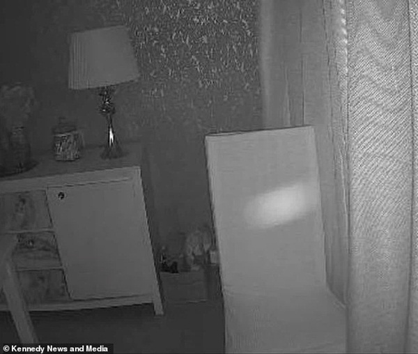 Luôn cảm thấy như có ai đó trong nhà, cặp đôi kiểm tra camera rồi rùng mình phát hiện bóng dáng người phụ nữ cùng loạt hiện tượng khó giải thích-4