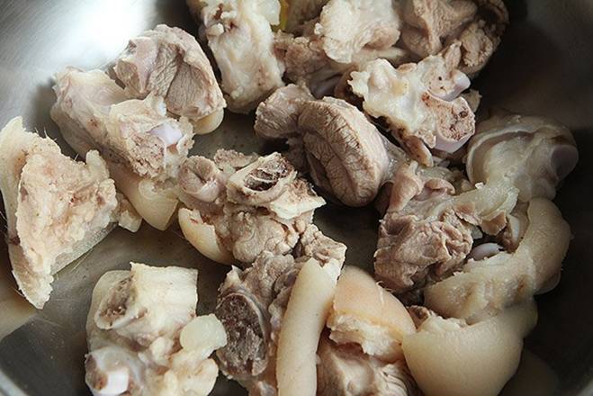 Làm chân giò kho, lỡ tay thêm vài thìa cơm rượu lại được món ngon bất ngờ-2