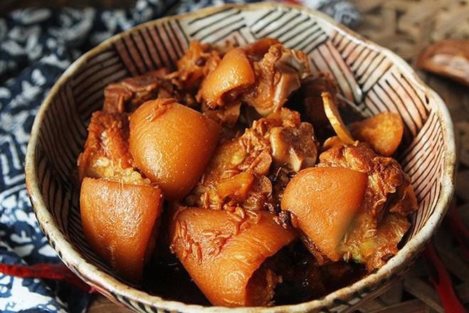 Làm chân giò kho, lỡ tay thêm vài thìa cơm rượu lại được món ngon bất ngờ-8