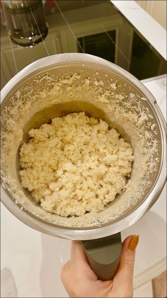 MC Diệp Chi có món bò sốt vang&nbsp;ngon nhức nhối, thêm con gái&nbsp;khéo léo tự làm kẹo dẻo đãi bạn-4