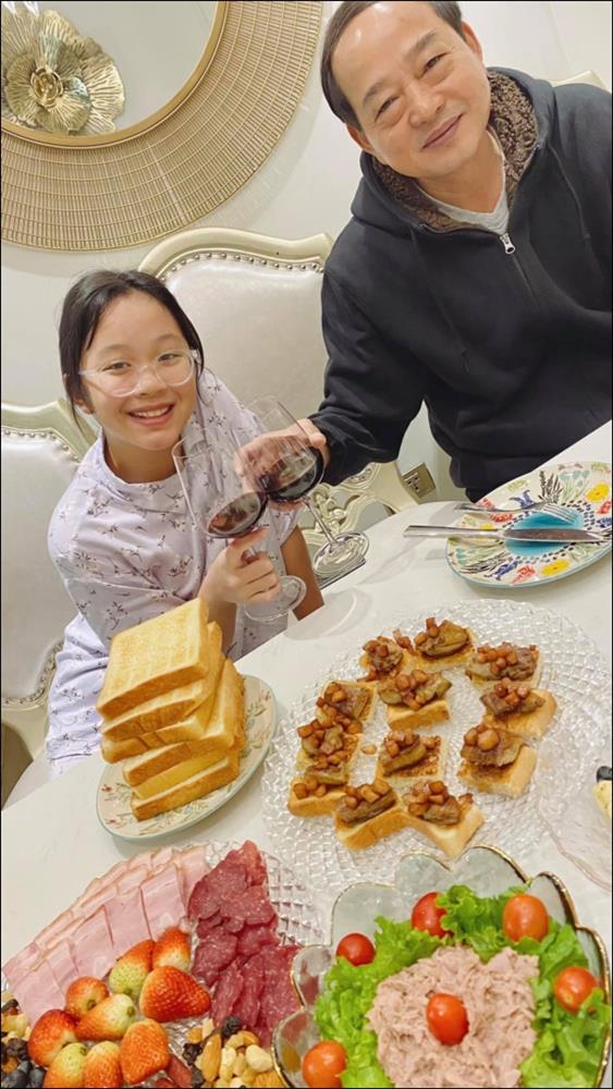 MC Diệp Chi có món bò sốt vang ngon nhức nhối, thêm con gái khéo léo tự làm kẹo dẻo đãi bạn-14