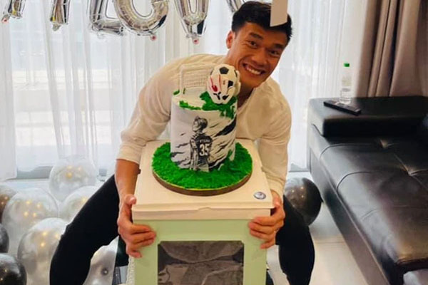 Lộ bức ảnh tay nắm tay như đang chụp ảnh cưới, thủ môn Bùi Tiến Dũng cùng bạn gái được đồn đoán chuẩn bị về một nhà?-8