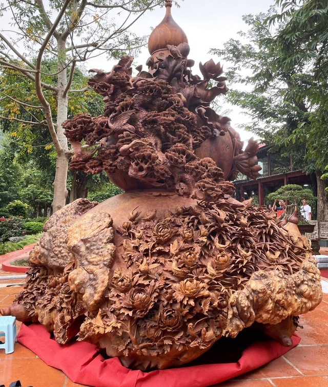 Choáng ngợp với bình hồ lô bằng gỗ, nặng 6 tấn độc nhất Việt Nam-1