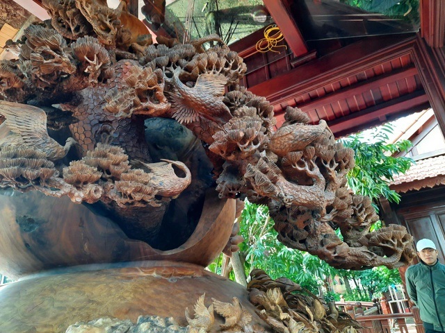 Choáng ngợp với bình hồ lô bằng gỗ, nặng 6 tấn độc nhất Việt Nam-6