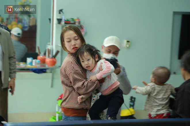 Vợ người hùng cứu bé gái rơi từ tầng 12 chung cư: Chồng tôi có lòng tốt đến mức có lần bị người khác lừa nhưng anh cũng kệ-2