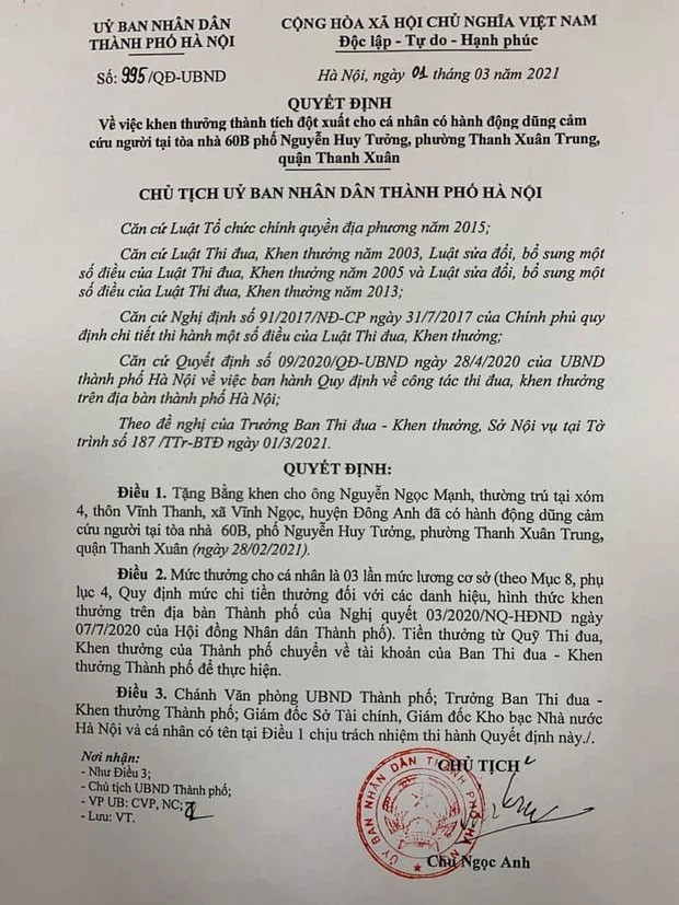 Bí thư và Chủ tịch Hà Nội tặng bằng khen người hùng cứu bé gái 3 tuổi rơi từ tầng 12 chung cư-2
